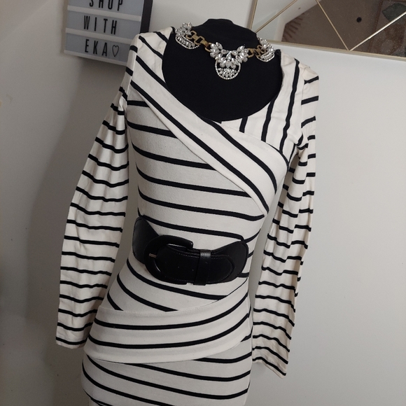 White stripe bodycon dress with attached belt - Picture 8 of 11